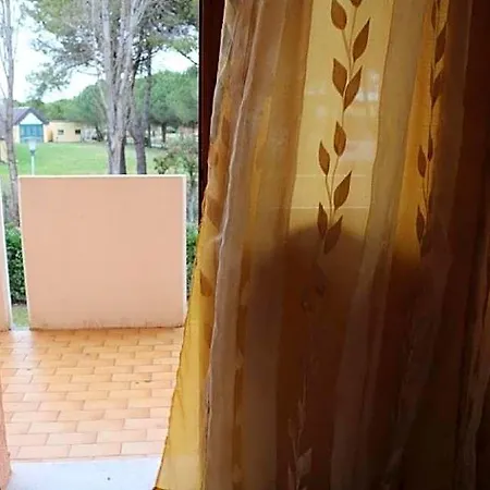 With Large Swimming Pool And Place Apartament